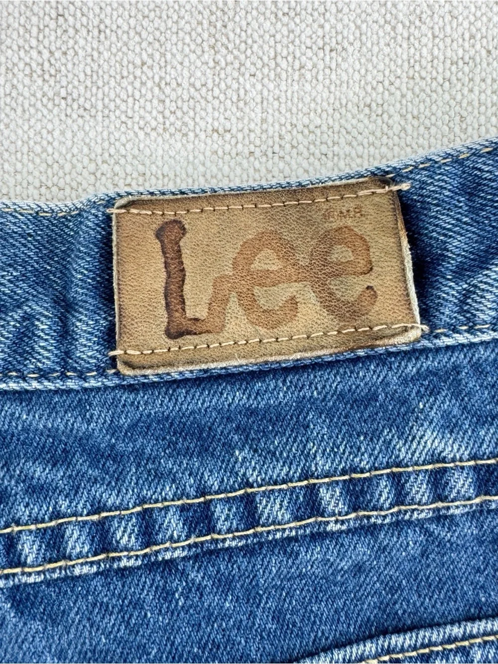 Lee high rise mom jeans pleated front Made in USA Vintage size 12 medium wash - Picture 16 of 16